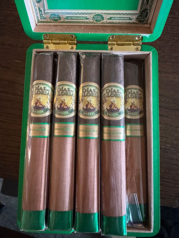 AJ Fernandez Dias de Gloria Brazil Corona (bx/20)