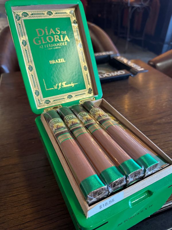AJ Fernandez Dias de Gloria Brazil Corona (bx/20)