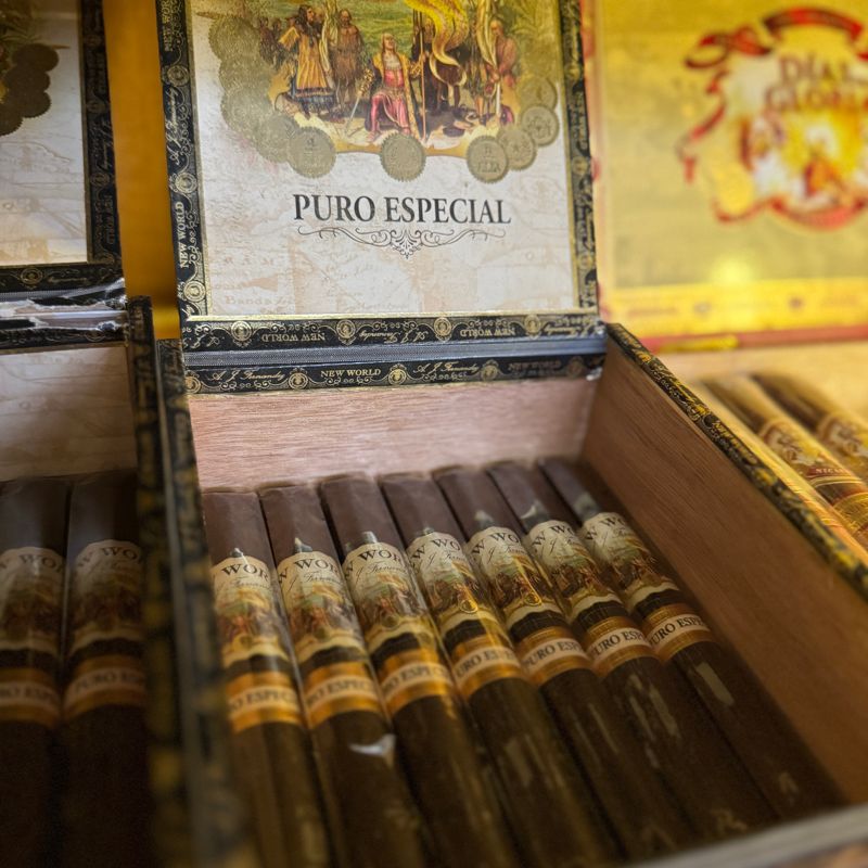 AJ Fernandez New World Puro Especial Short Churchill (bx/20)