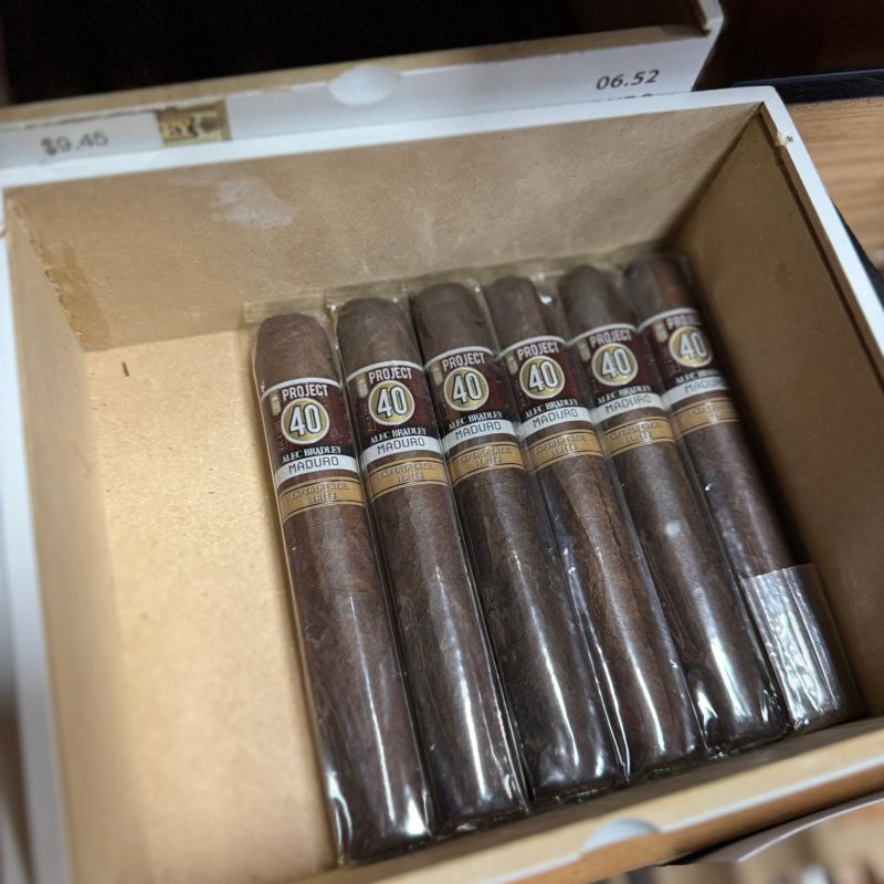 Alec Bradley Project 40 Maduro Robusto (bx/24)