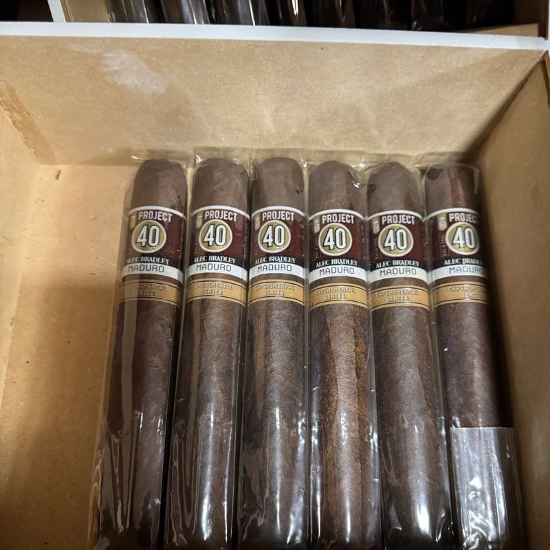Alec Bradley Project 40 Maduro Robusto (bx/24)