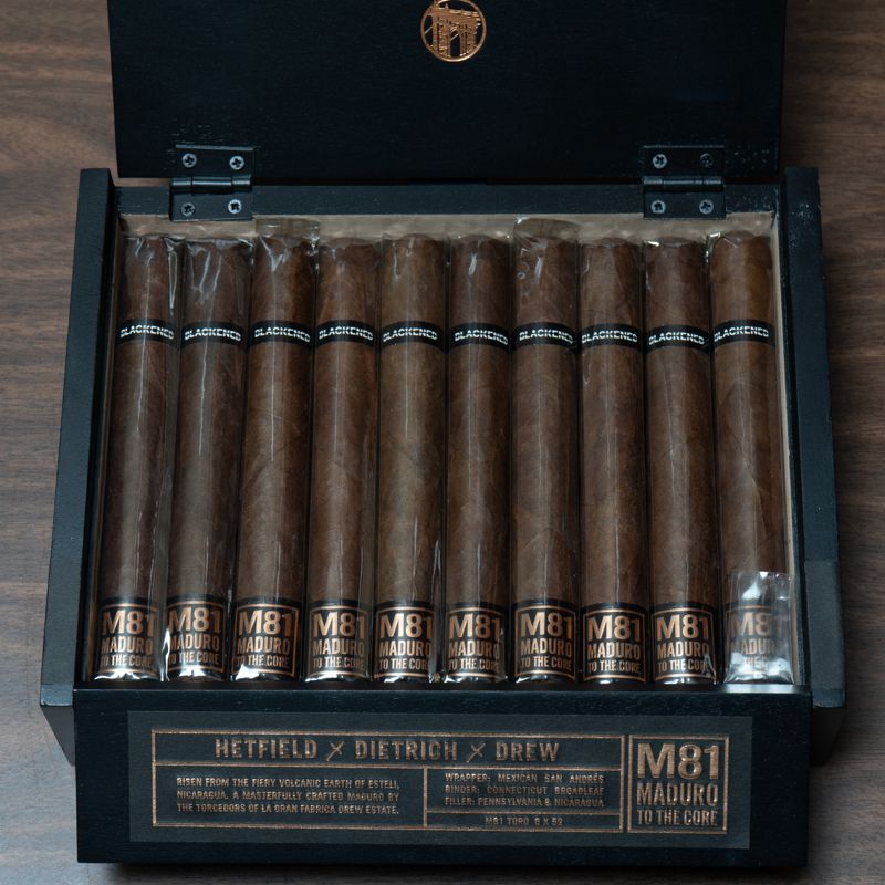 Blackened M81 by Drew Estate Corona Single (bx/20)