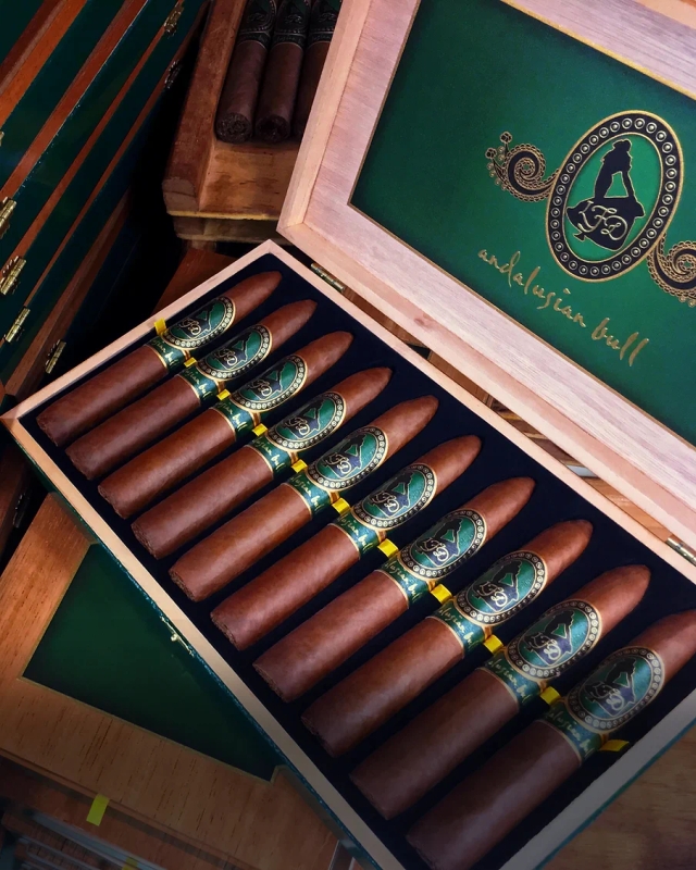 La Flor Dominicana Andalusian Bull Figurado (pk/5)