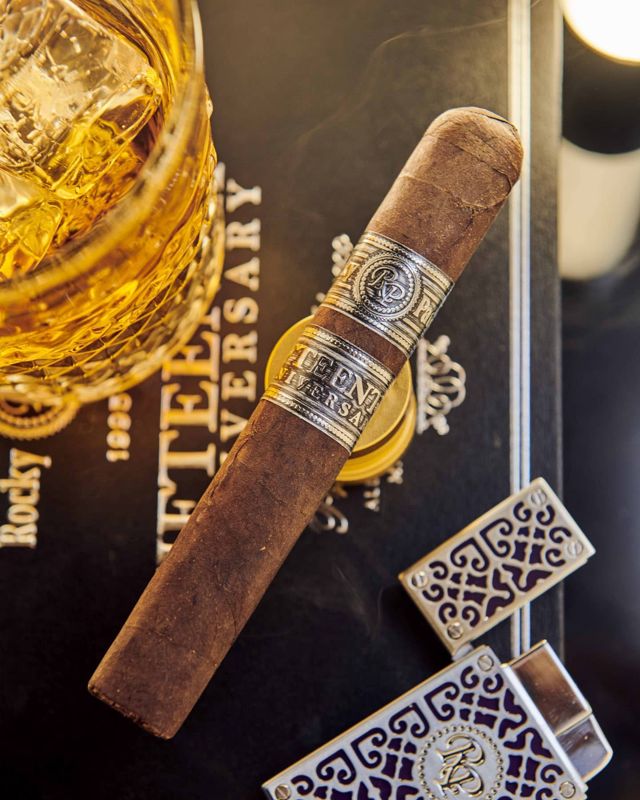Rocky Patel 15th Anniversary Robusto (pk/5)