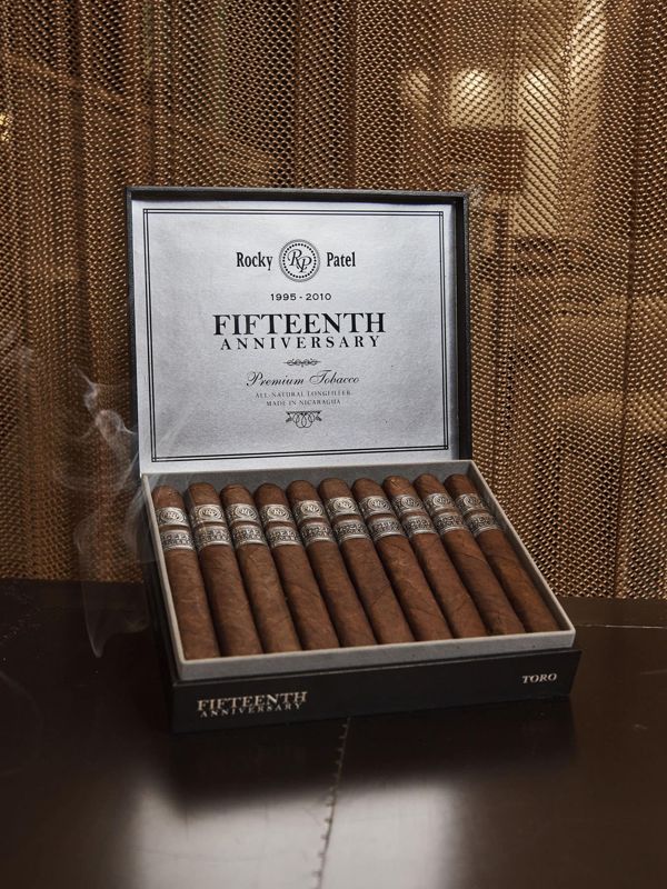 Rocky Patel 15th Anniversary Robusto (pk/5)