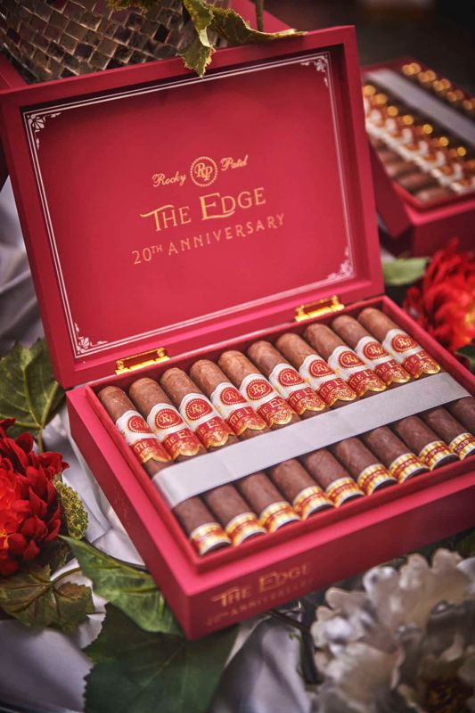 Rocky Patel The Edge 20th Anniversary Robusto (bx/20)