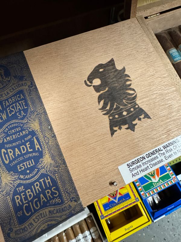 Undercrown Maduro by Drew Estate