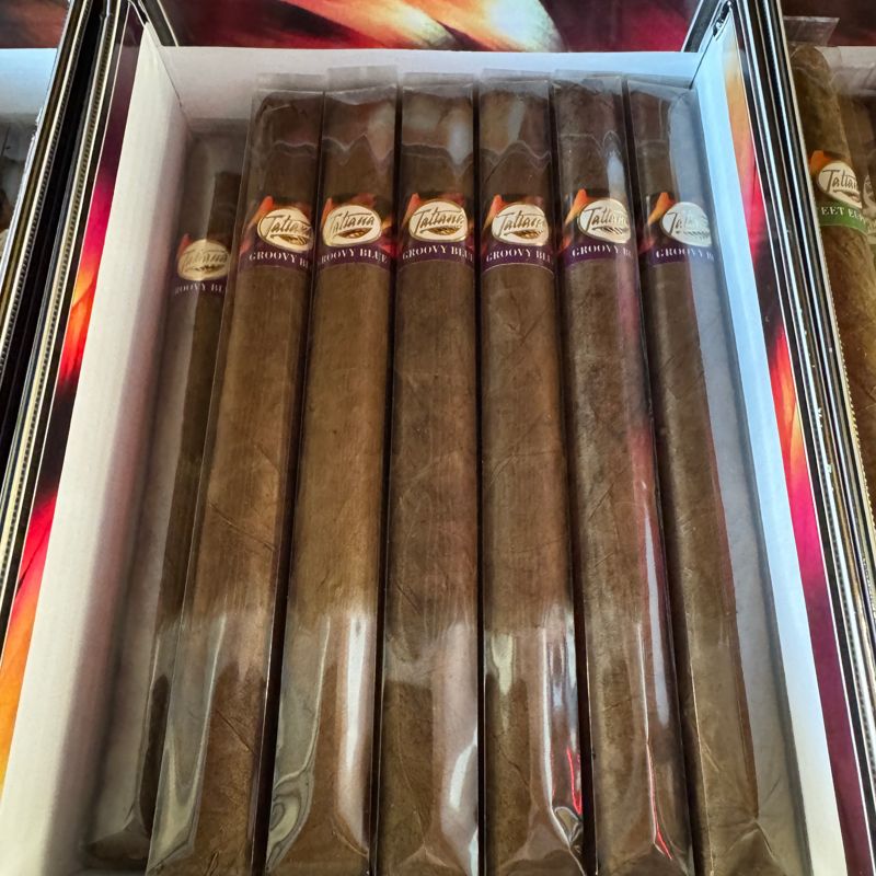 Tatiana Groovy Blue Flavored Cigars La Vita Groovy Blue (Petite Corona) Single (bx/25)
