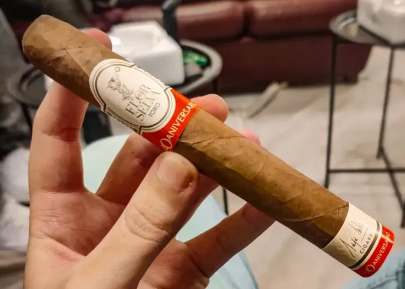 Maya Selva Flor de Selva Classic Collection Toro (bx/20) Single