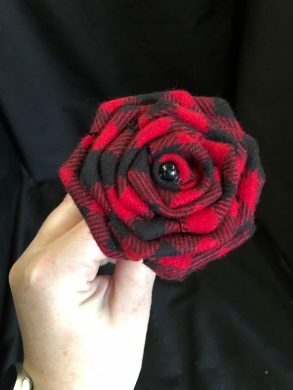 Red Buffalo Plaid Roses with Stems, Red Flower Bouquet, Buffalo Plaid Rose, Winter Wedding Bouquet, Plaid Roses, Farmhouse Decor