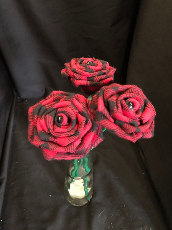 Red Buffalo Plaid Roses with Stems, Red Flower Bouquet, Buffalo Plaid Rose, Winter Wedding Bouquet, Plaid Roses, Farmhouse Decor