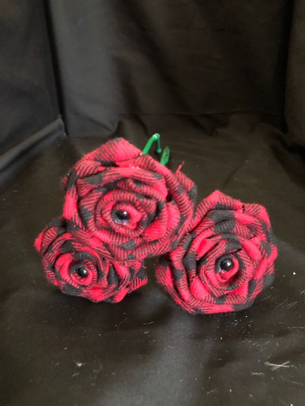 Red Buffalo Plaid Roses with Stems, Red Flower Bouquet, Buffalo Plaid Rose, Winter Wedding Bouquet, Plaid Roses, Farmhouse Decor