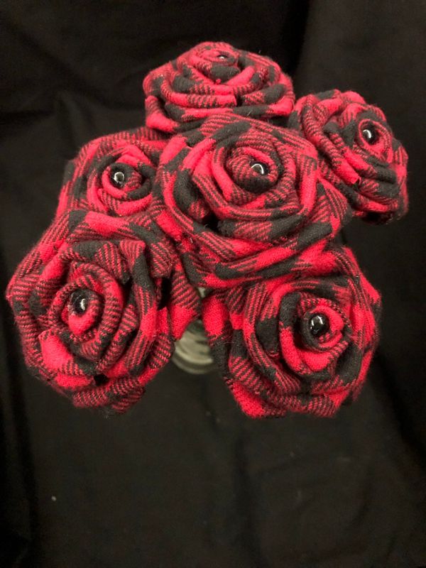 Red Buffalo Plaid Roses with Stems, Red Flower Bouquet, Buffalo Plaid Rose, Winter Wedding Bouquet, Plaid Roses, Farmhouse Decor