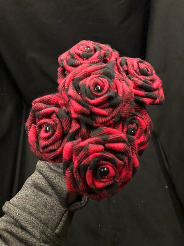 Red Buffalo Plaid Roses with Stems, Red Flower Bouquet, Buffalo Plaid Rose, Winter Wedding Bouquet, Plaid Roses, Farmhouse Decor