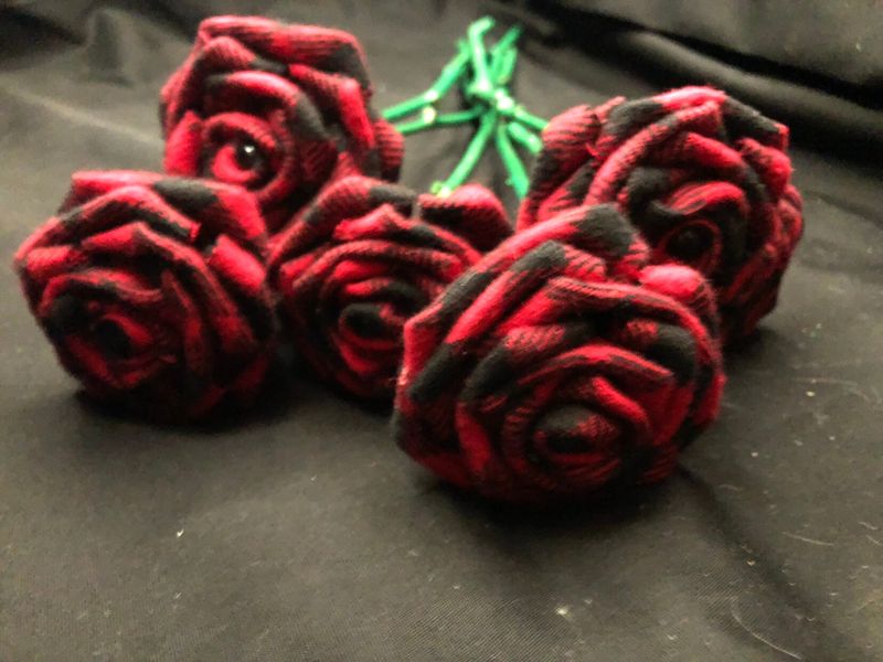 Red Buffalo Plaid Roses with Stems, Red Flower Bouquet, Buffalo Plaid Rose, Winter Wedding Bouquet, Plaid Roses, Farmhouse Decor