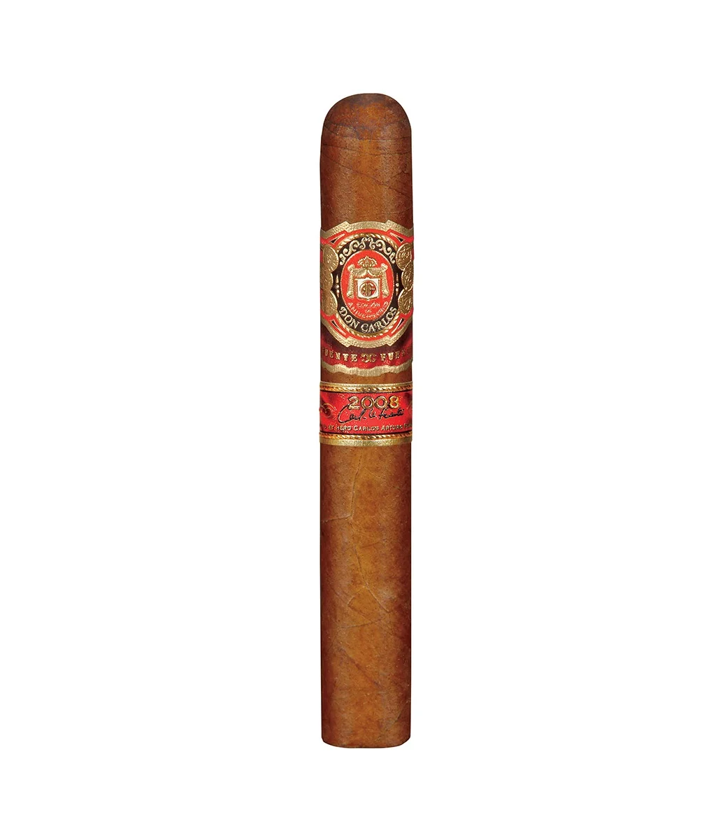 Don Carlos Edicion de Aniversario double robusto cigar standing upright with red and gold bands on a white background