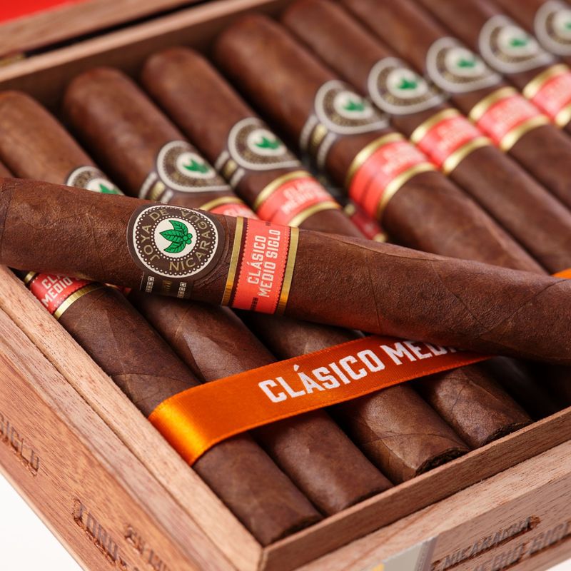 Joya de Nicaragua Clásico Medio Siglo Toro (bx/25)