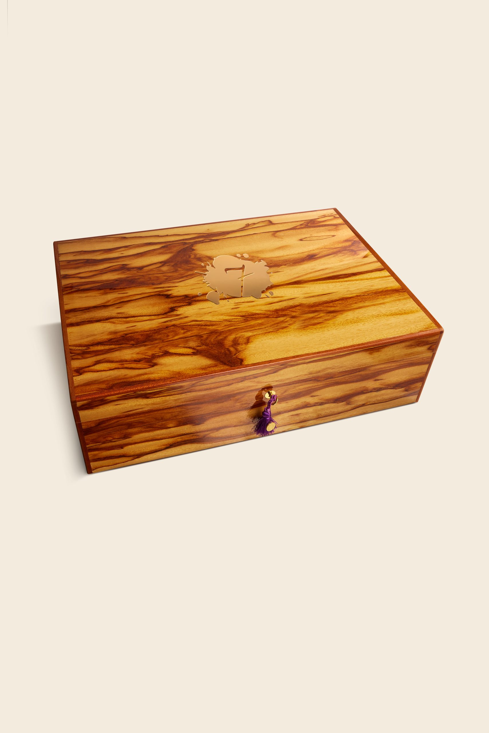 Large King Sargon Limited Edition Filled Humidor (White Ebony)
