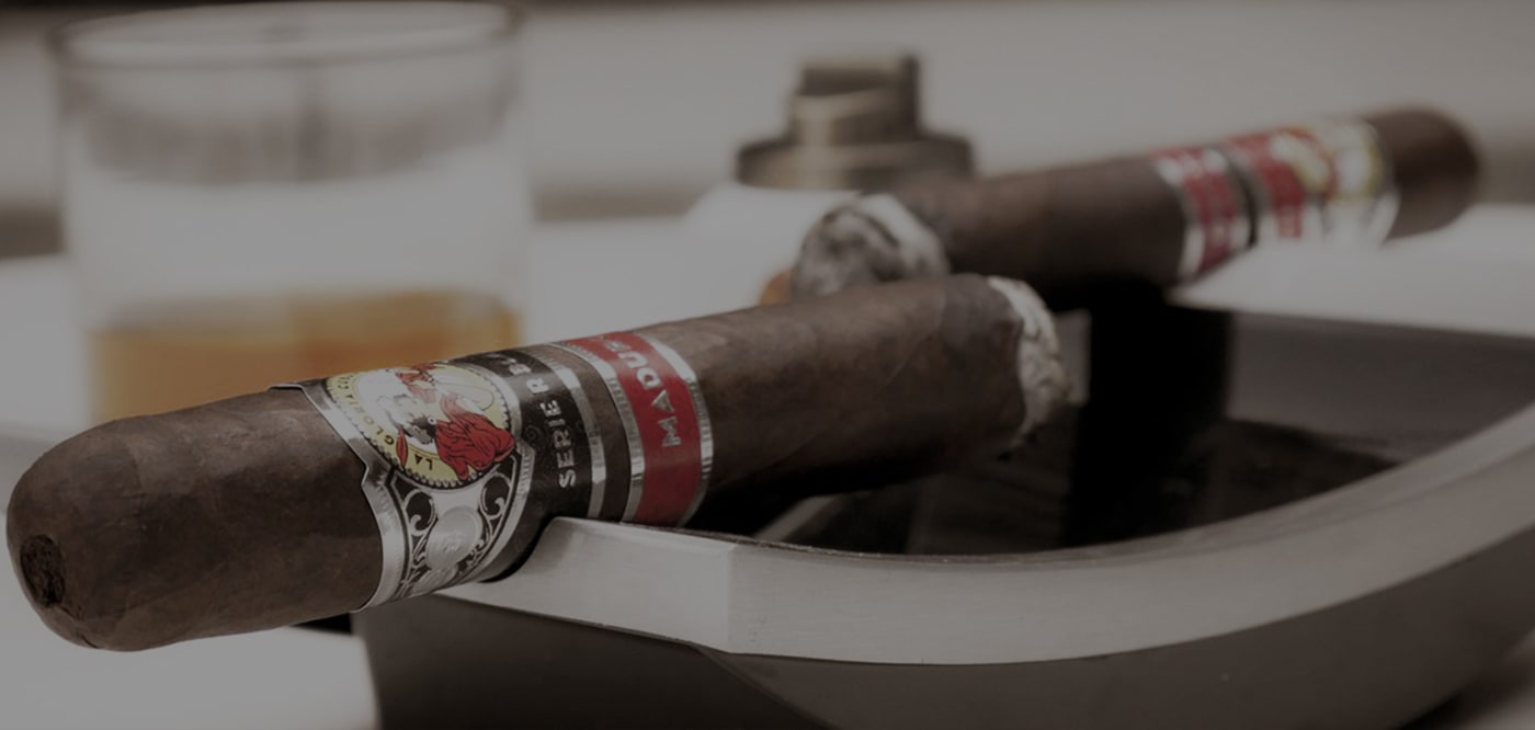 Serie R Black Maduro Hero Image