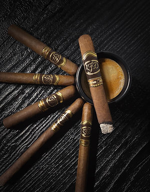 La Flor Dominicana Cameroon Cabinet cigars arranged around a cup with visible gold bands