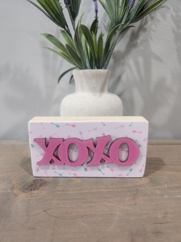 XOXO PINK ARROWS BLOCK