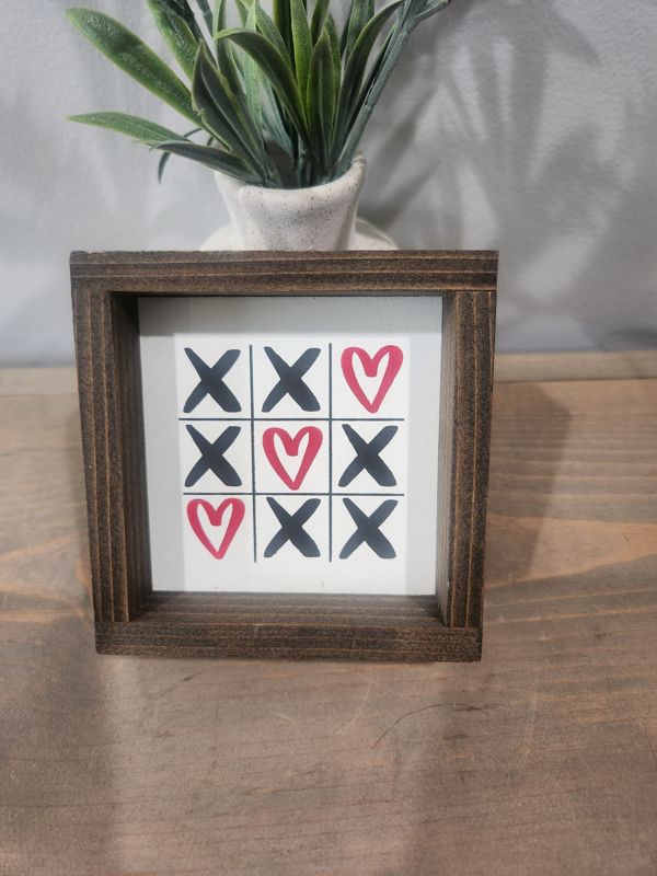 TIC TAC TOE VALENTINES DAYS 4X4 SIGN