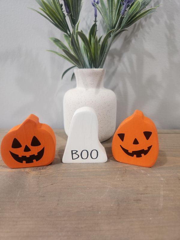 TWO PUMPKINS AND GHOST SET