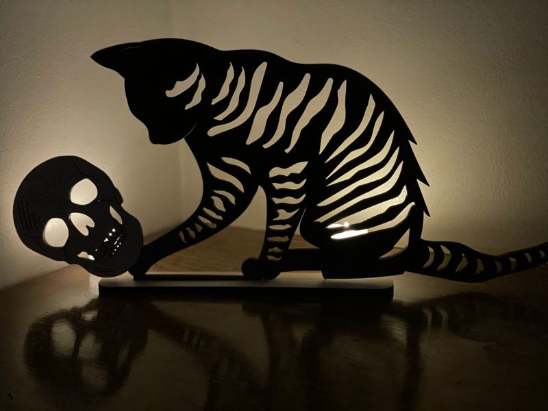 Creepy Cat and Skull Window Sitter: A Hauntingly Playful Decor Piece!