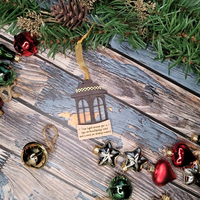 Lantern Memorial Ornament: Customizable Keepsake for Cherished Holiday Remembrance