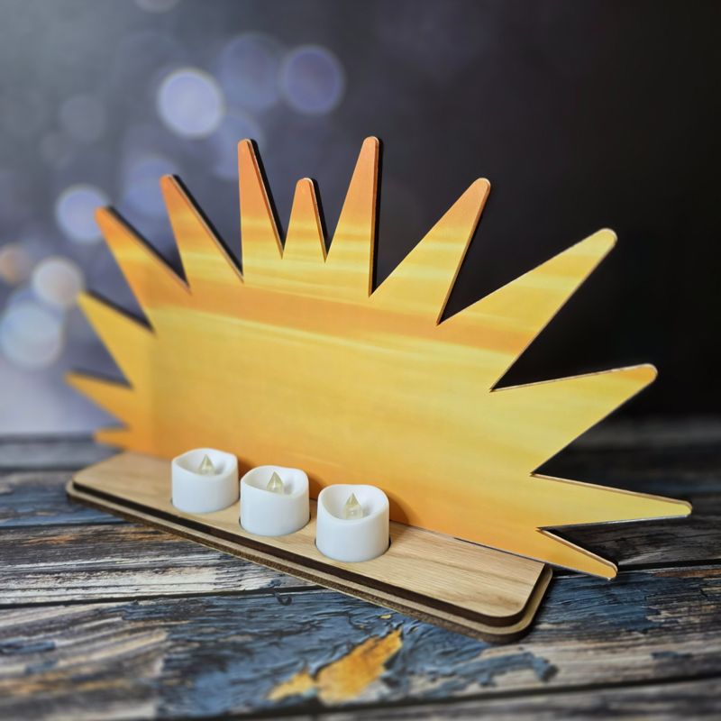 Handcrafted Sunburst Lamp, Artisan Sunburst Lamp: Handcrafted Wooden Rustic Decor with UV-Printed Hickory & Flickering Candle Effect