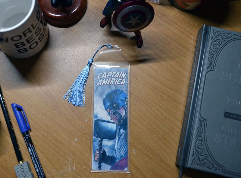 Captain America with Mjolnir (Chris Evans) 7.75 x 2.30 Bookmark with Tassel