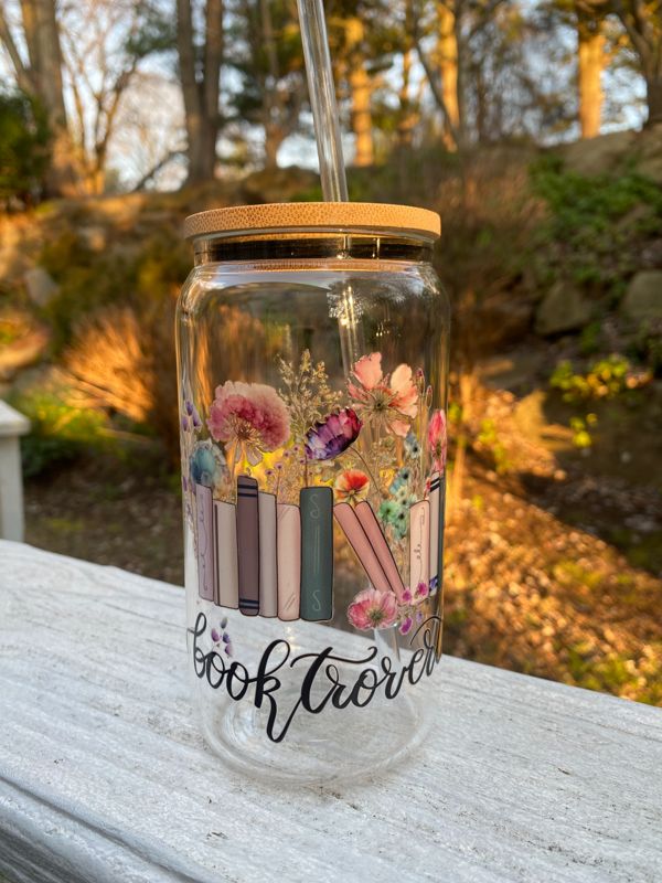 Booktrovert Glass Beer Can