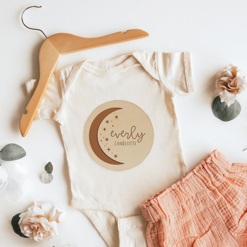 Celestial Baby Name Sign, Wooden Newborn Name Photo Prop, Moon and Stars Name Sign, Name Reveal Sign, Name Announcement, Luna y estrellas (4")