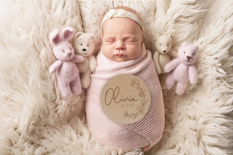 Daisy Wooden Baby Name Announcement Sign | Flower Engraved Baby Name Reveal Plaque | Floral Birth Announcement | Newborn Photo Prop Wood (4")