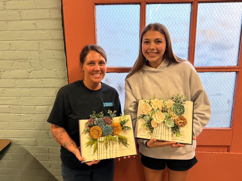 Lunch and Create (Pressed Flower Crushed Glass Resin Frame (circle 10"))